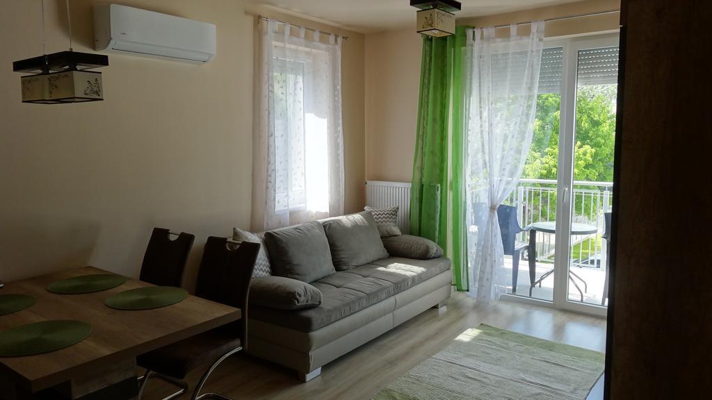 Sweet Home Apartment Gyor Exterior photo